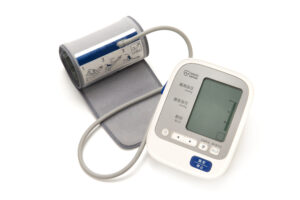 上腕カフ血圧計の例